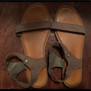 Women’s brown strap sandals